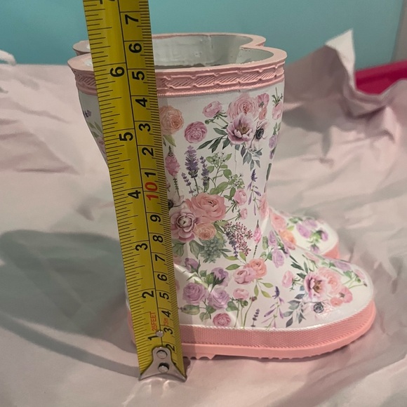 Easter rain boot decor - Picture 3 of 4